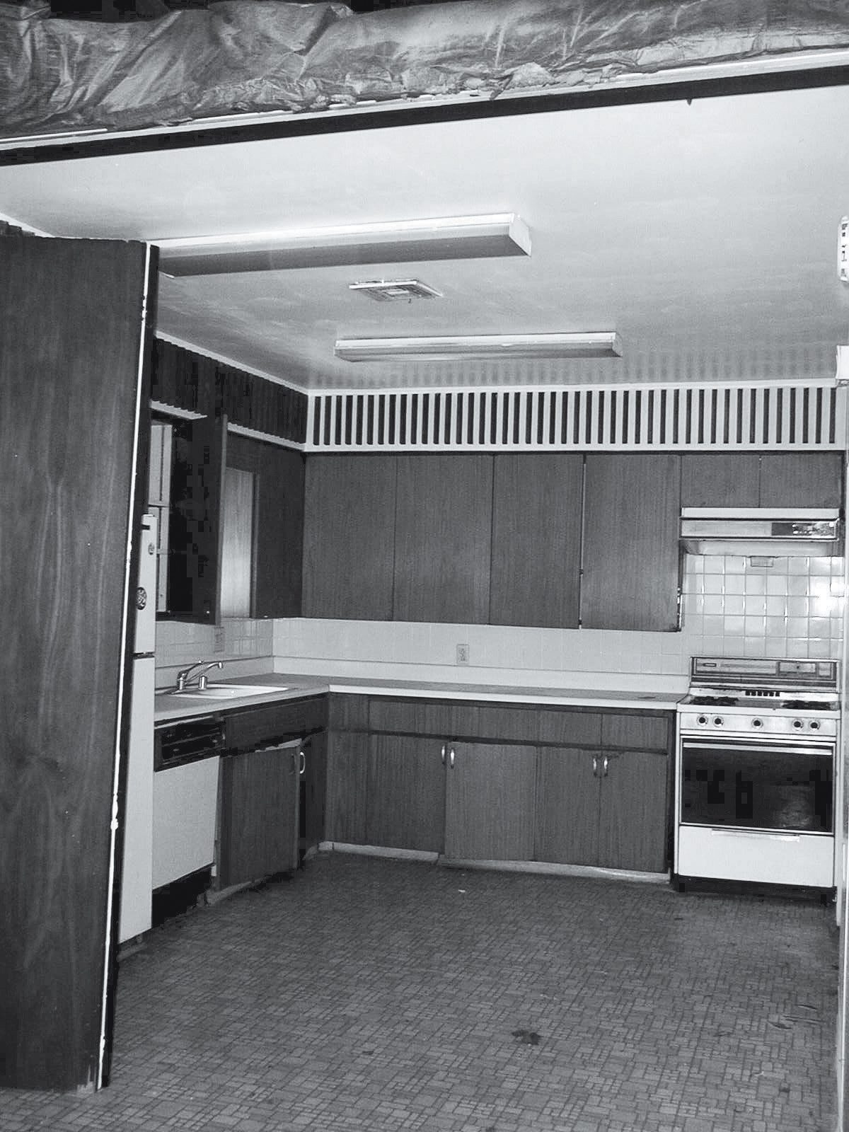 tudor-kitchen-before