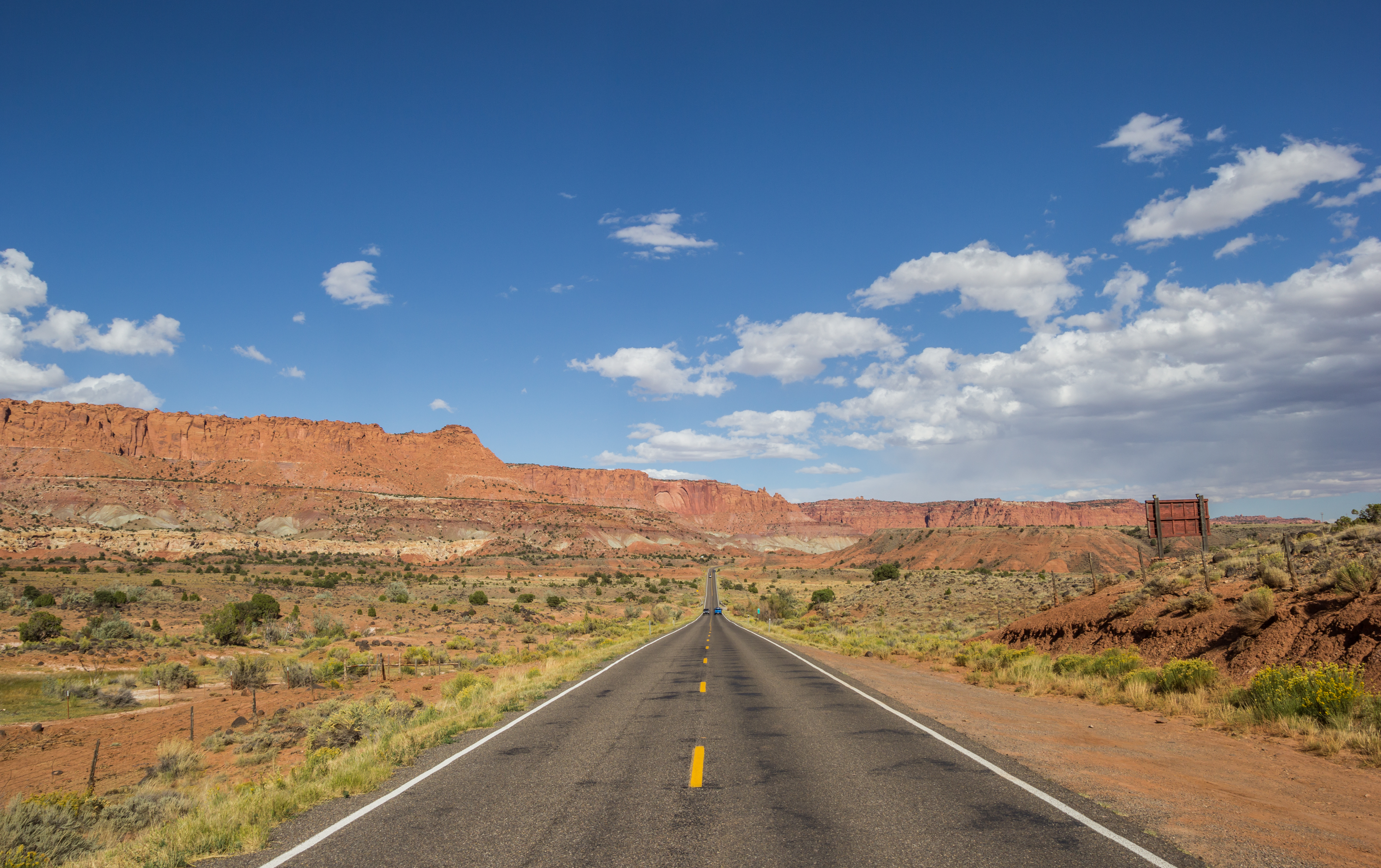 road-trip-amid-red-rocks