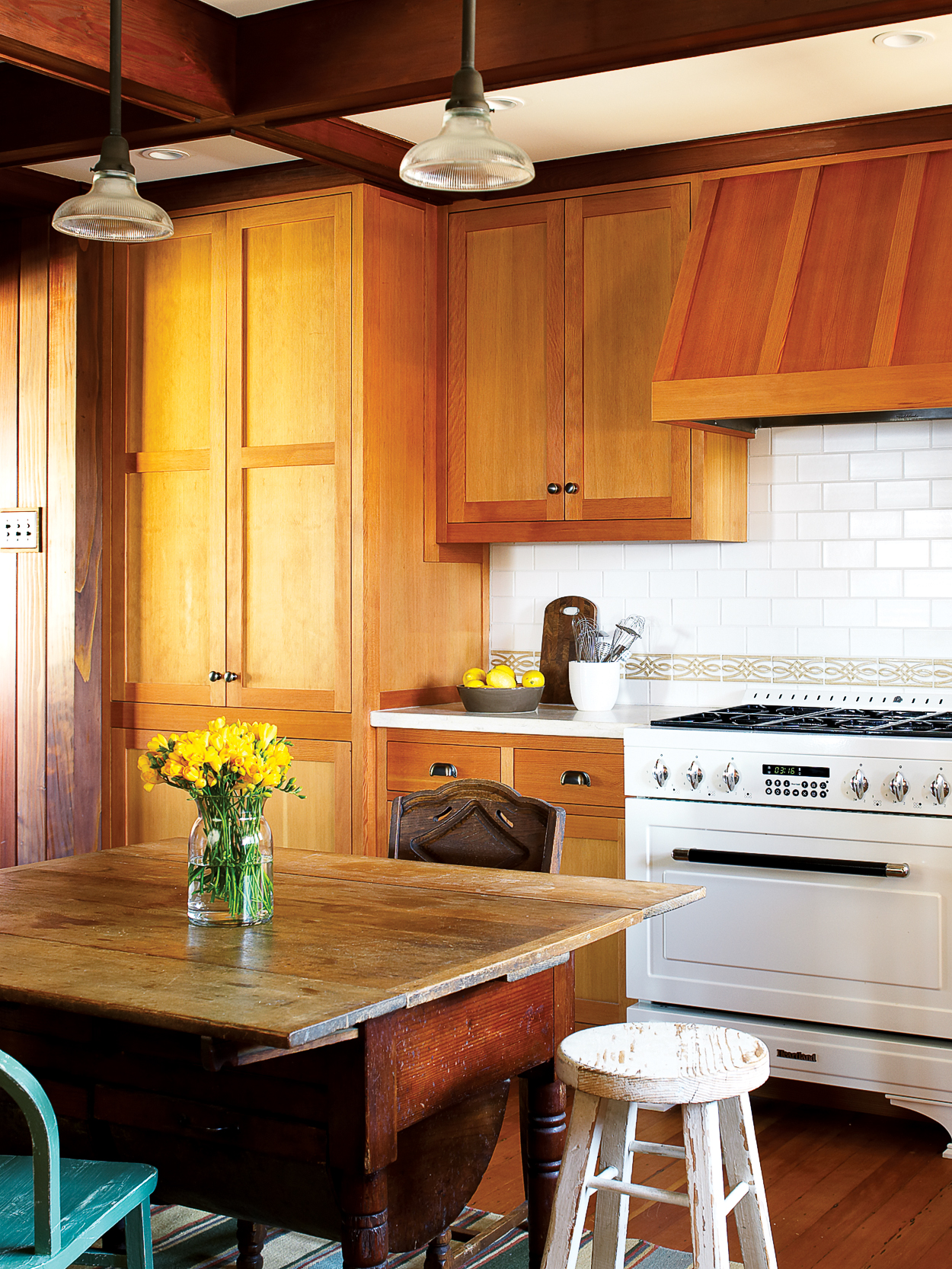 How to Repaint Kitchen Cabinets