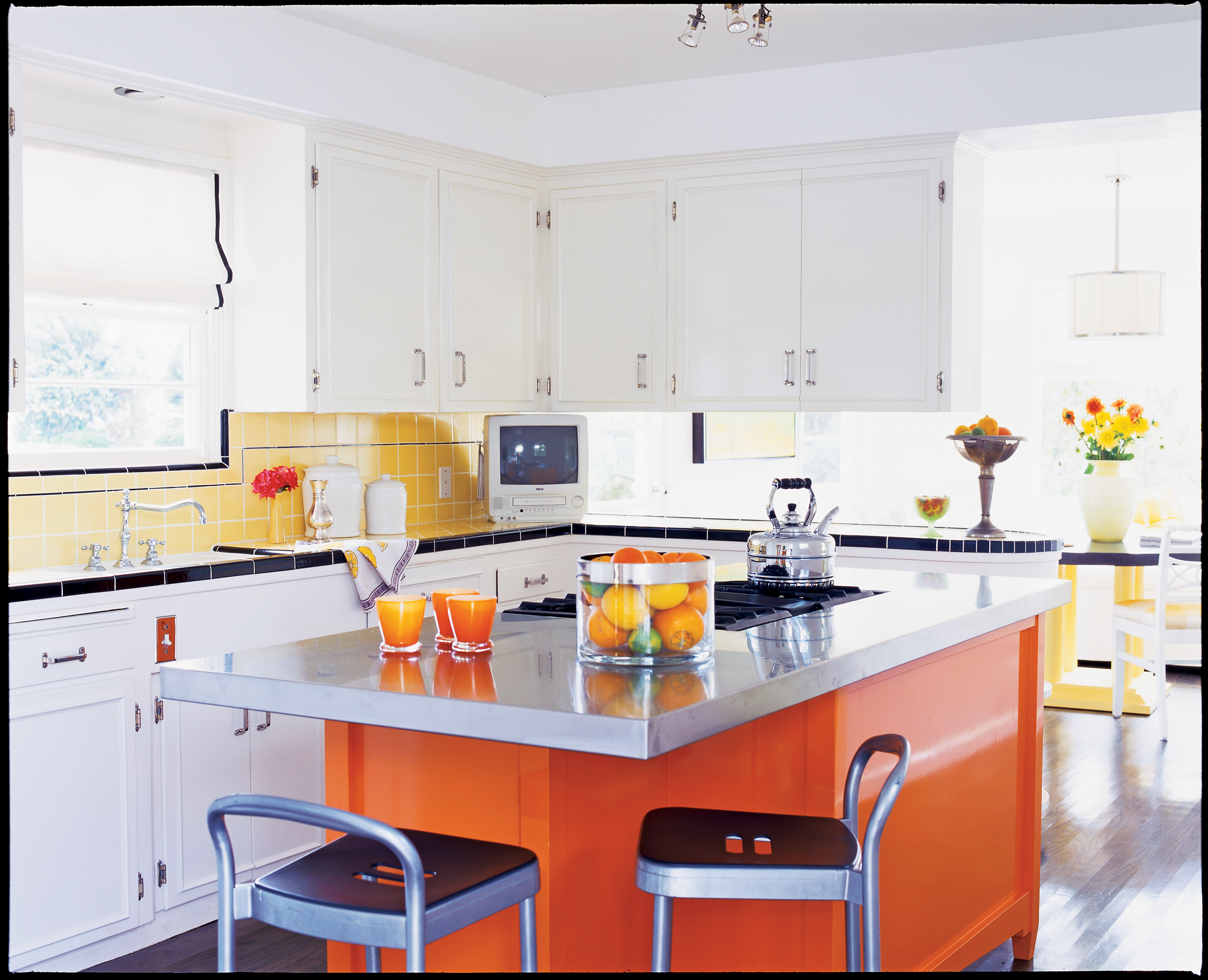 Bright Kitchen Makeover