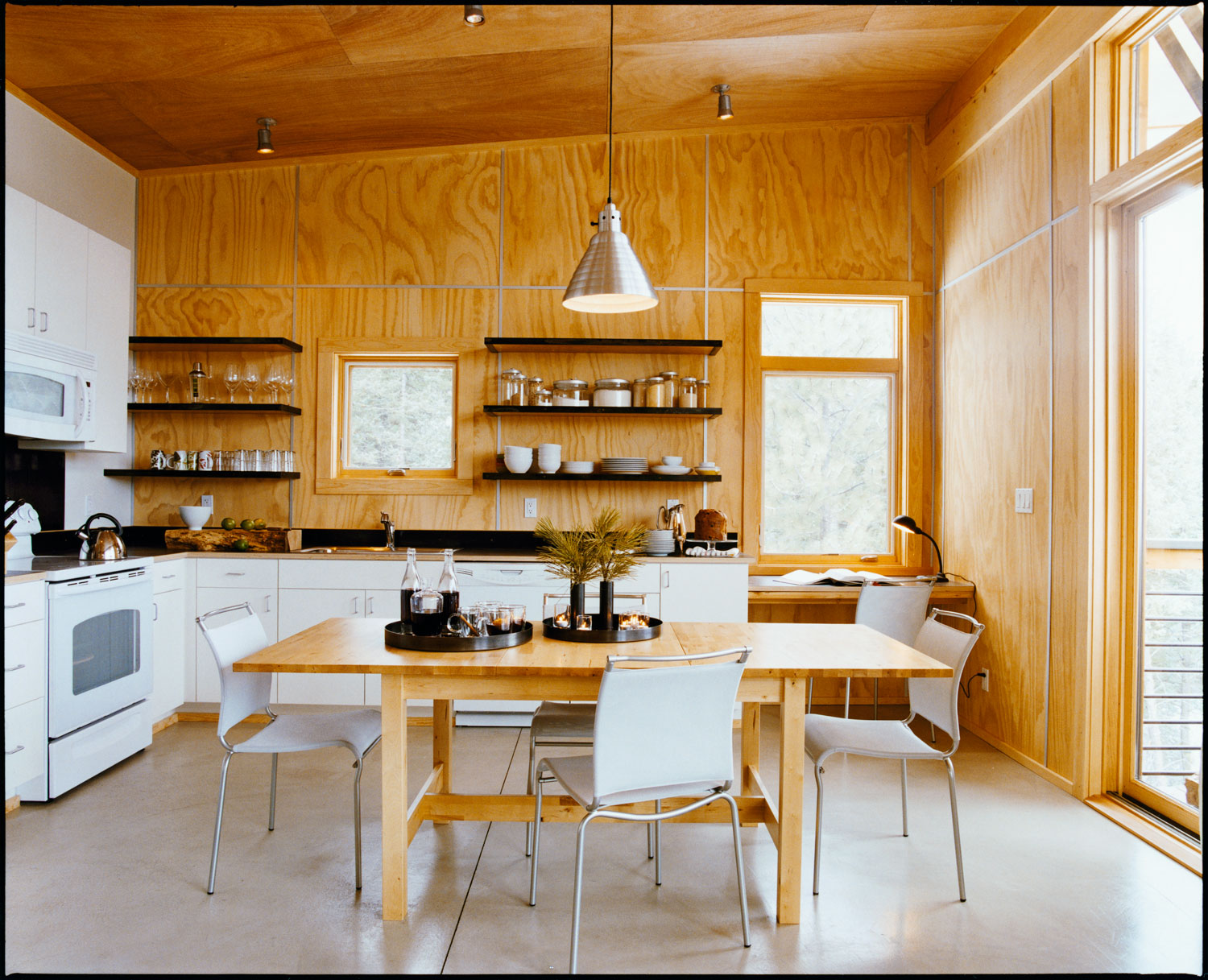 casual-cabin-kitchen
