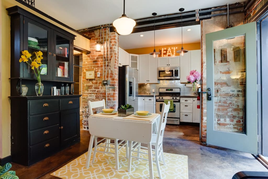 1880s-carriage-house-five-points