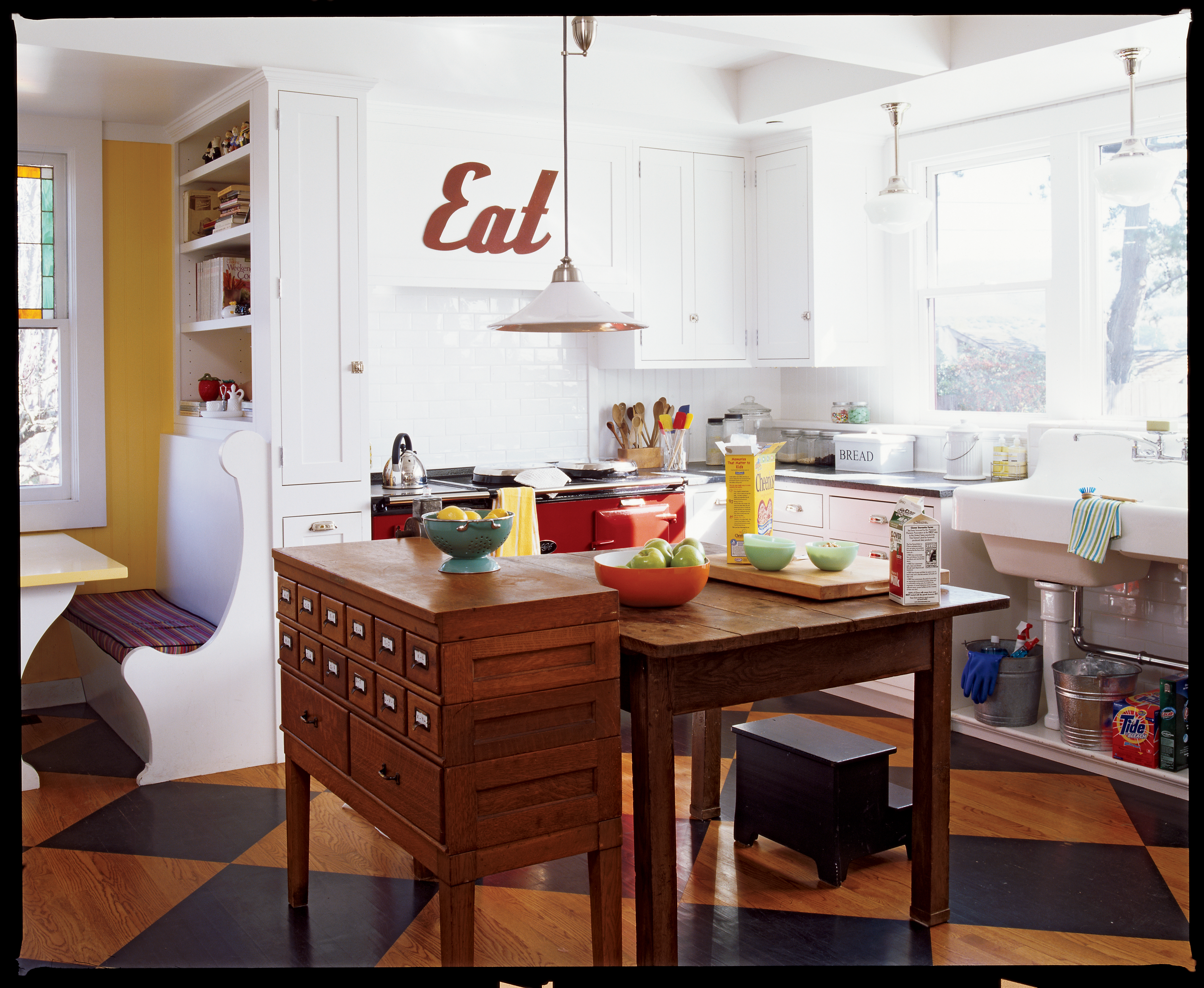 playful-farmhouse-kitchen