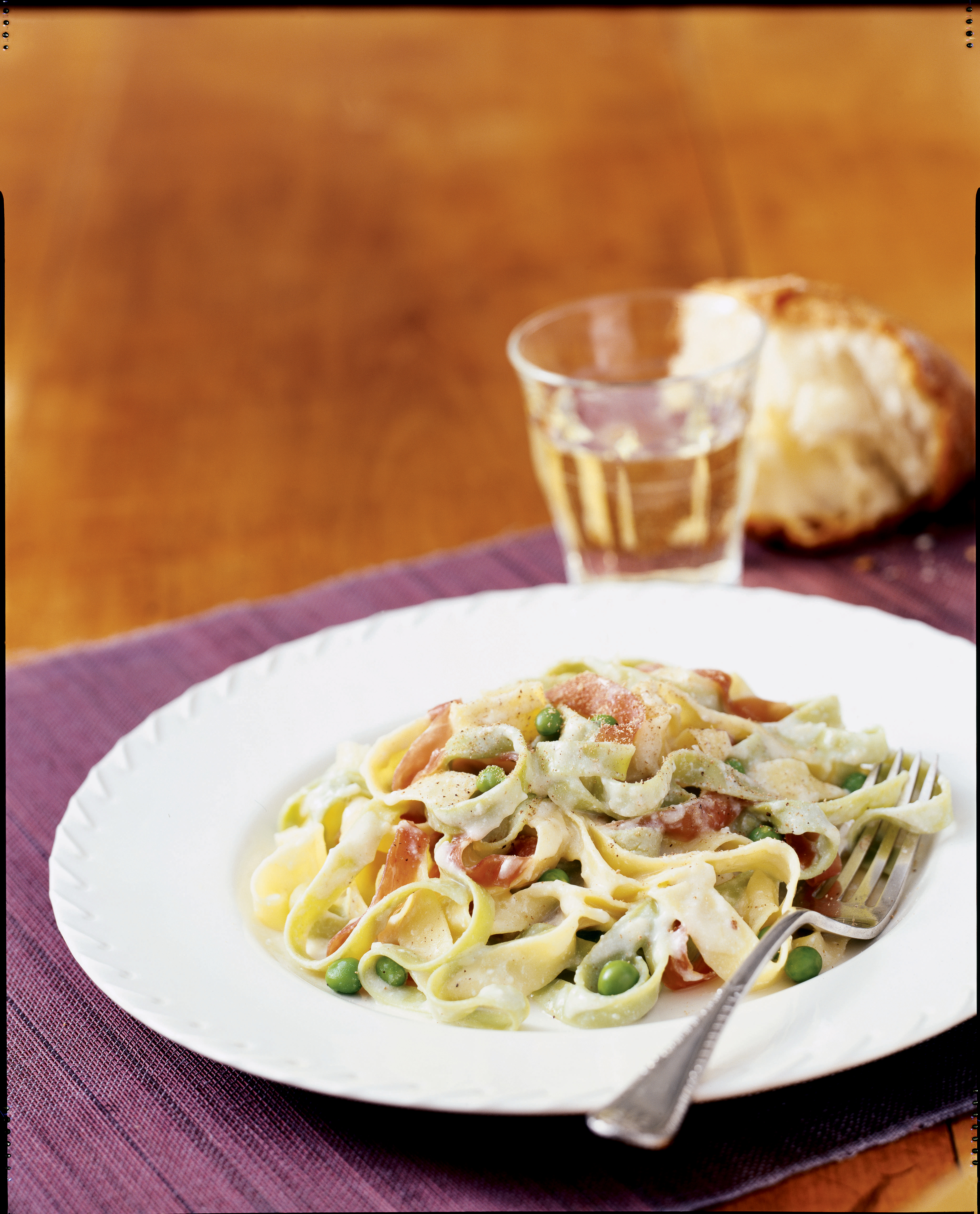 fettuccine-alfredo-with-peas-and-prosciutto