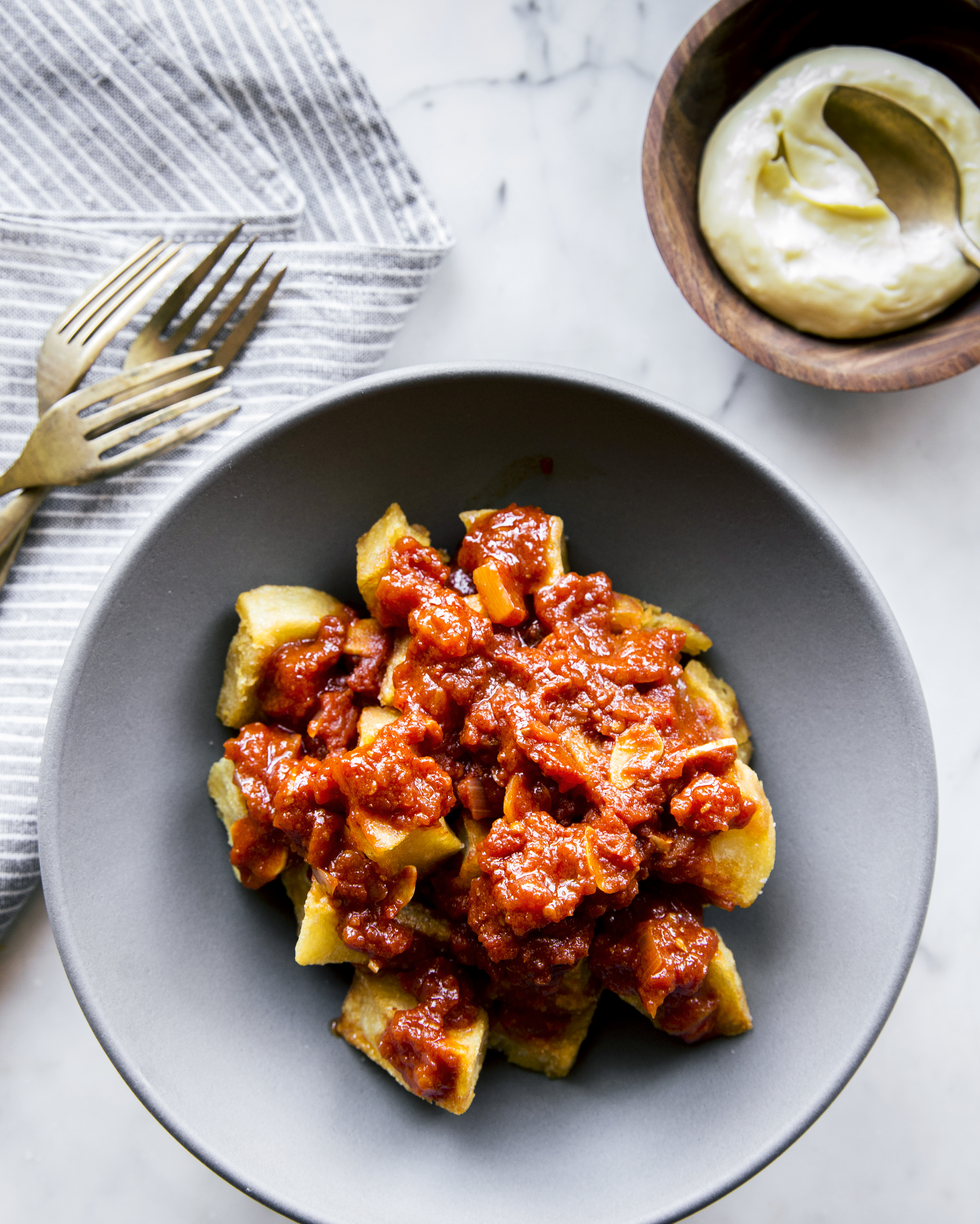 patatas-bravas-crunchy-potatoes-with-spicy-tomato-sauce