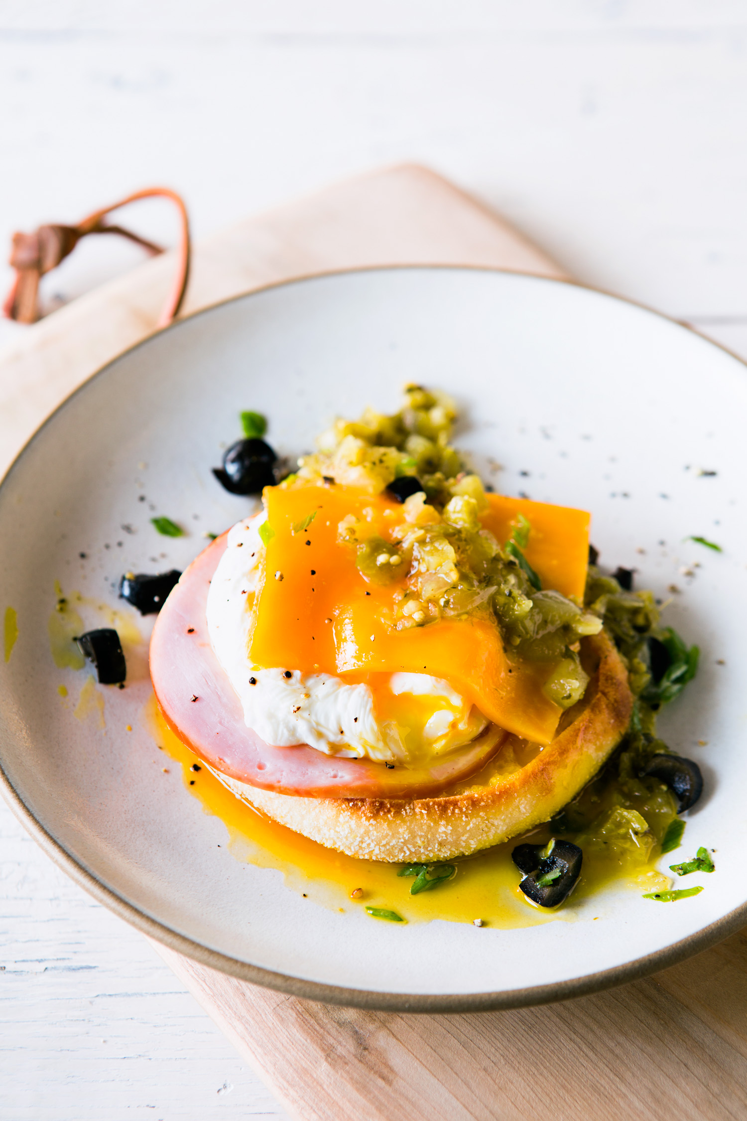 salsa-verde-eggs-benedict