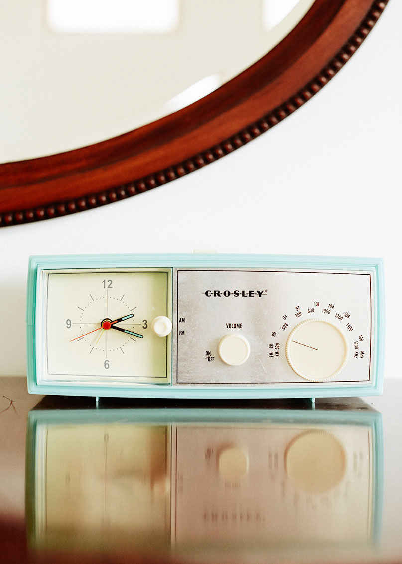 antique-clock-radio