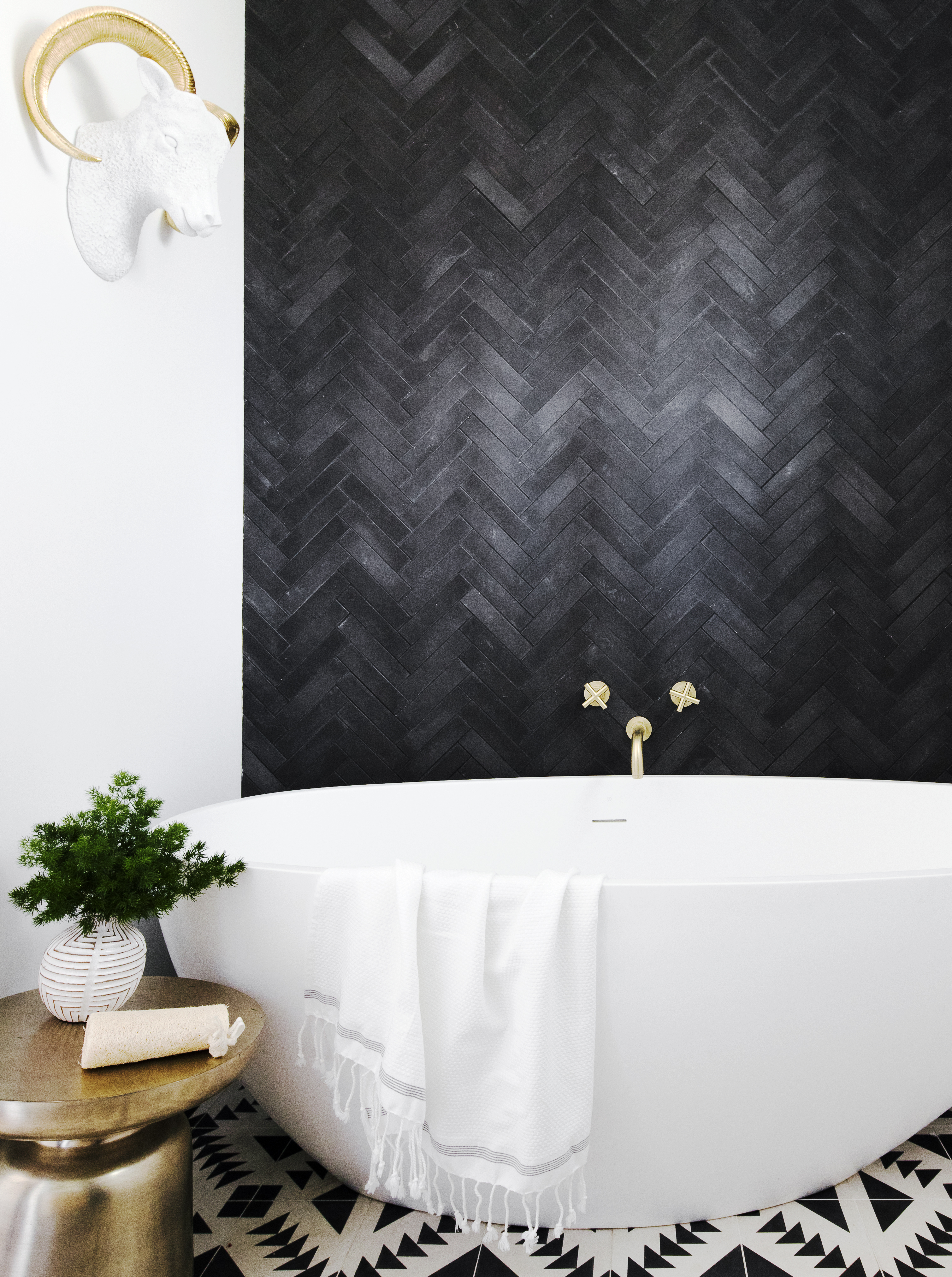 cabin-bath-fit-for-royalty