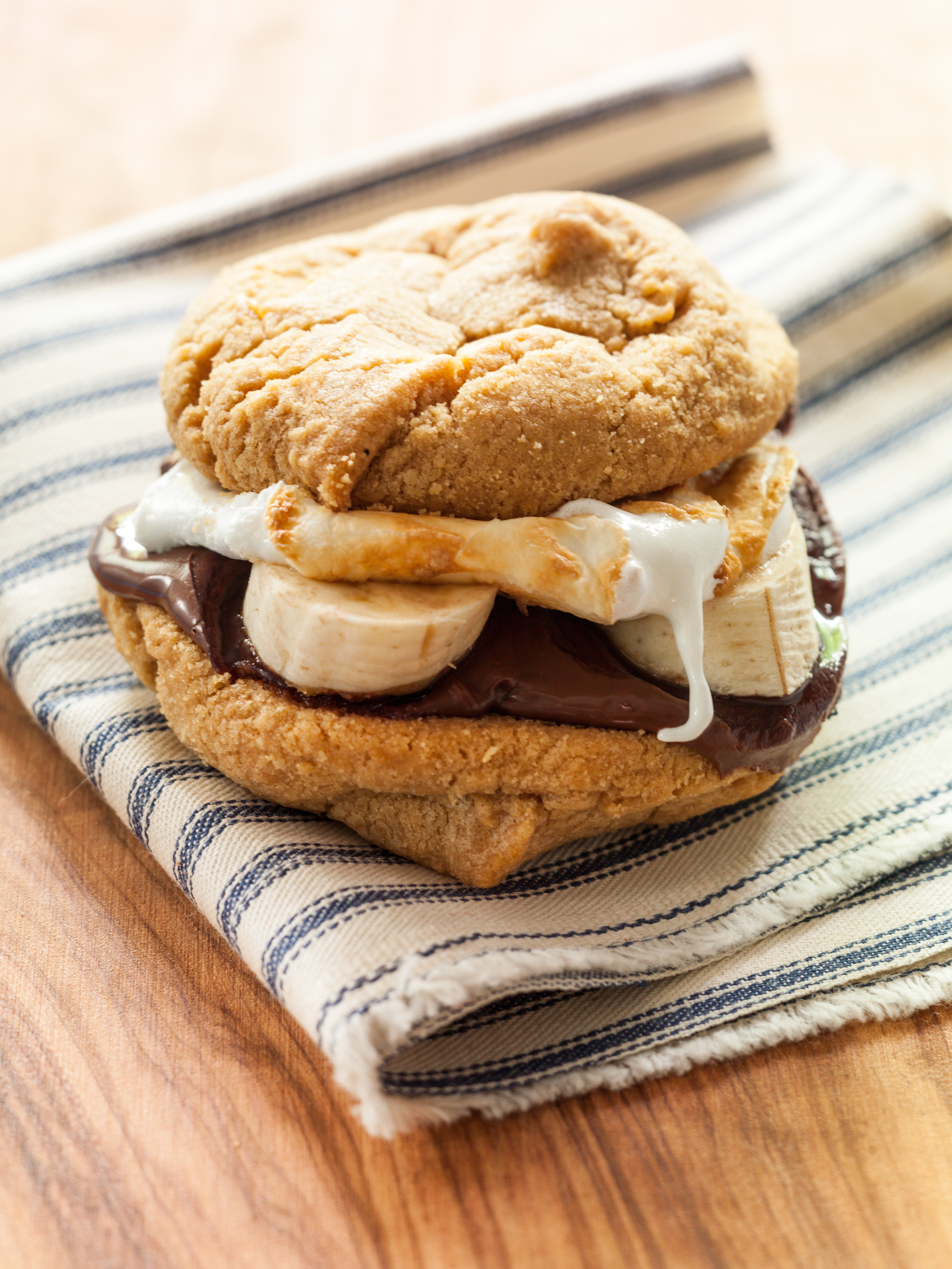 nutella-and-banana-smores