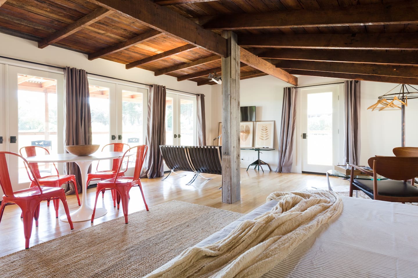 mid-century-farm-cottage-sonoma