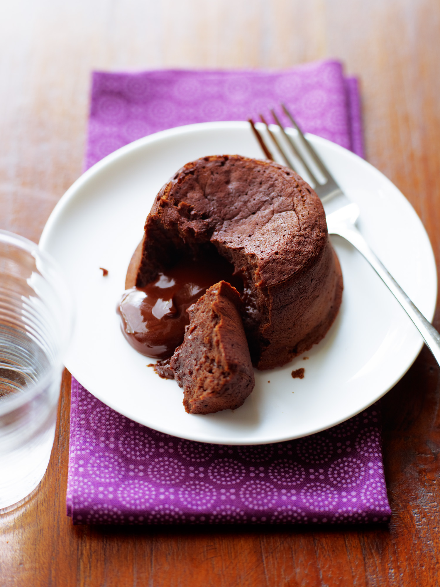 single-girl-melty-chocolate-peanut-butter-cake