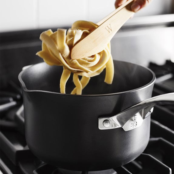 nonstick-saucepan-with-spout