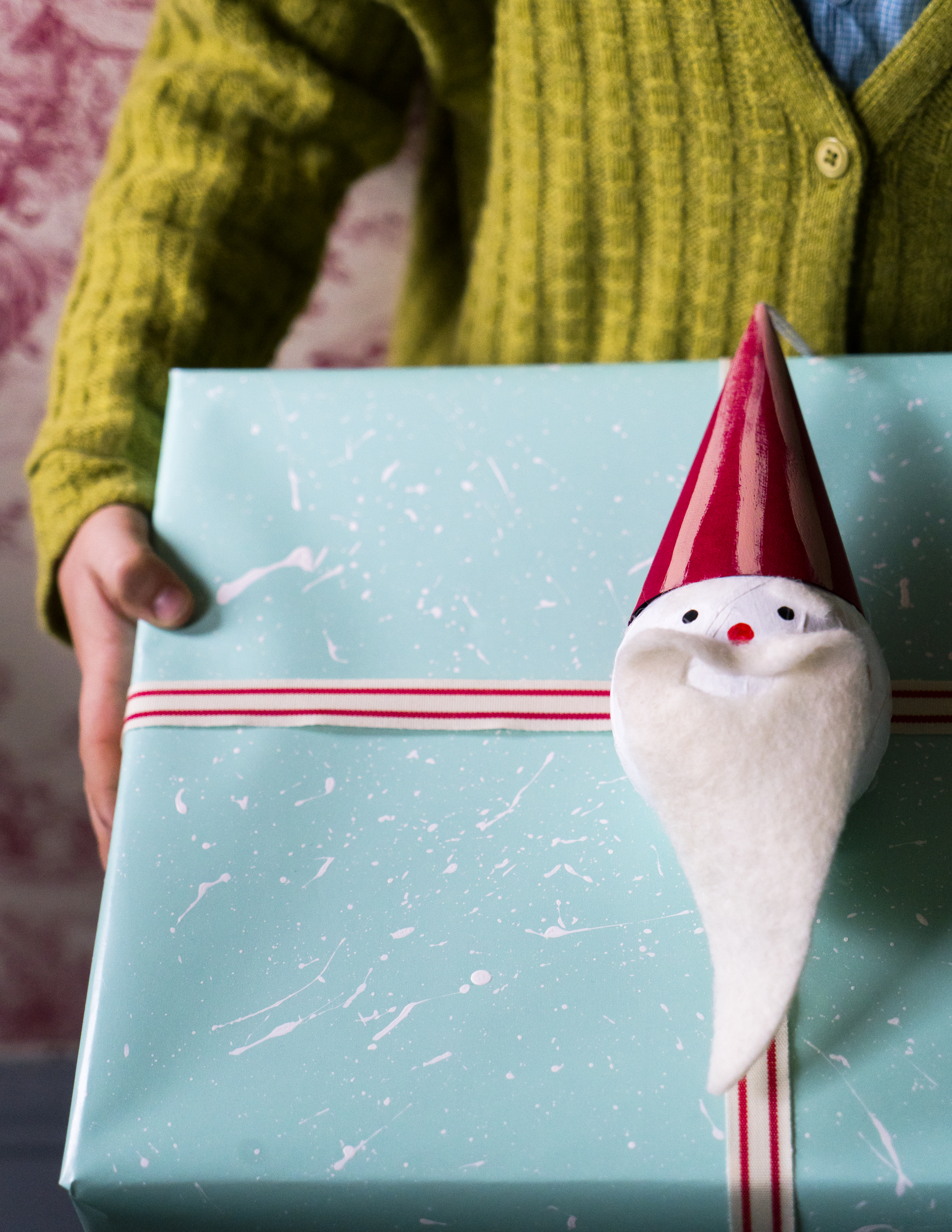 How to Make Splatter Gift Wrap