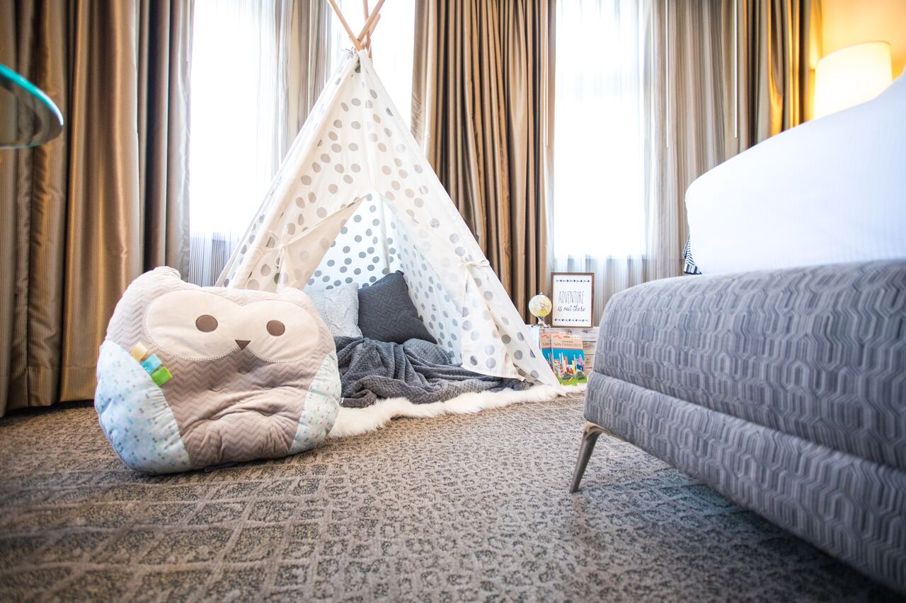 Should You Stay in a Hotel or a Rental Home on Your Next Family Vacay?