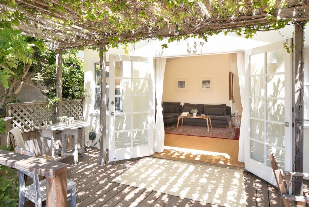 venice-canal-bungalow-venice-beach