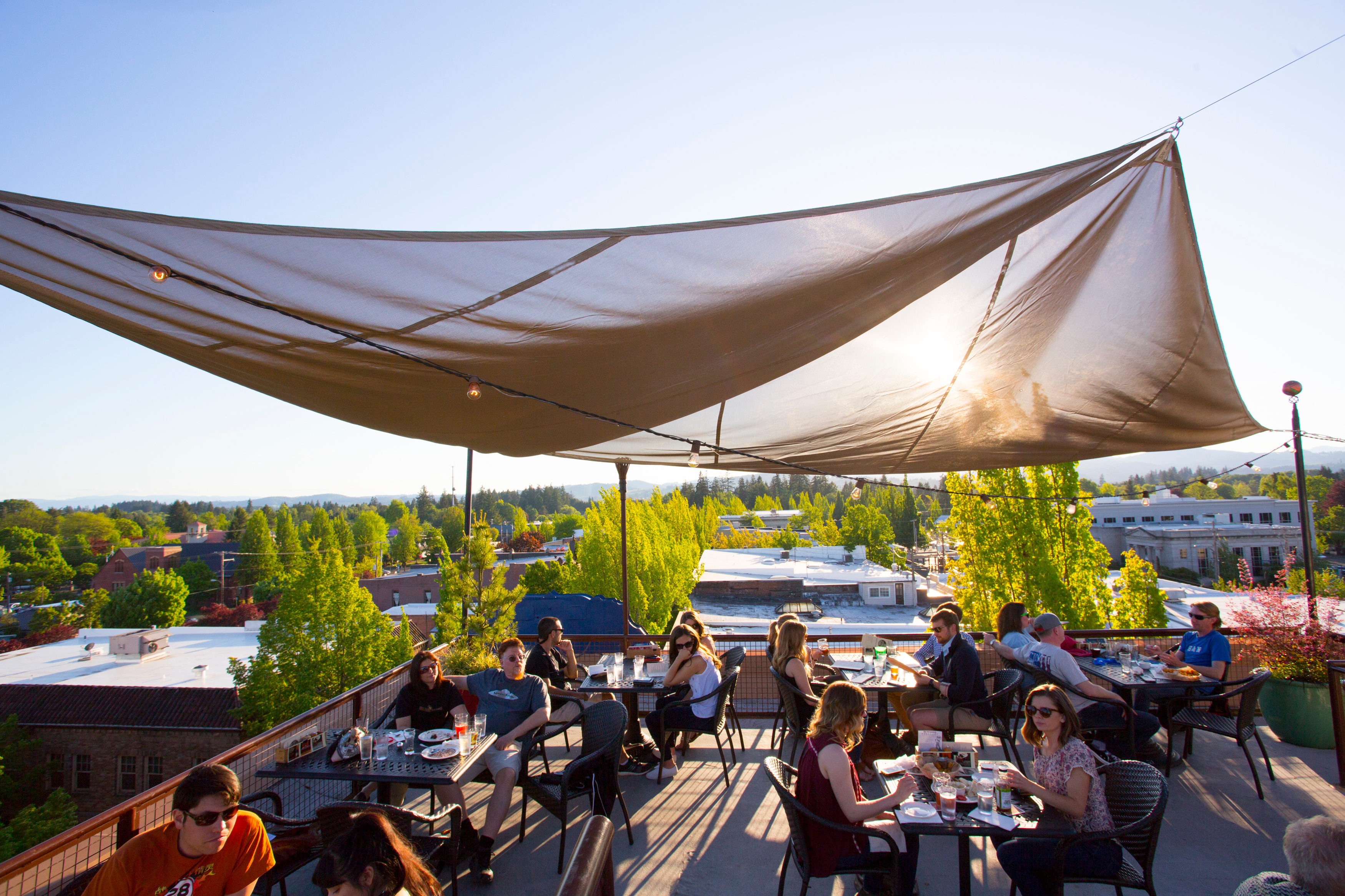 the-rooftop-bar-at-hotel-oregon-mcminnville-or