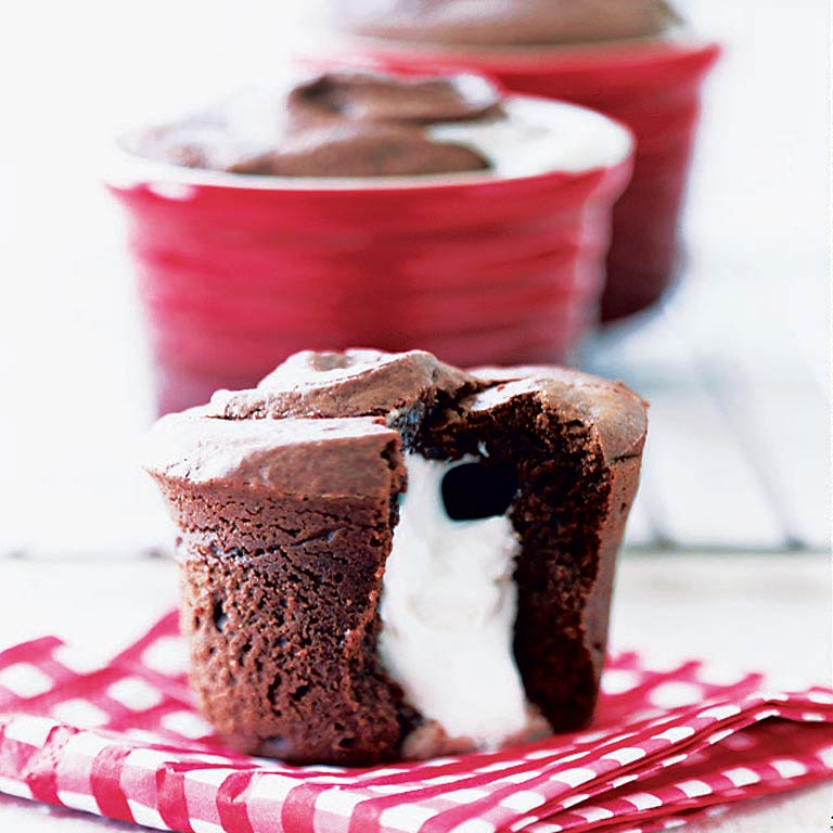 Joe’s Molten Marshmallow-Chocolate Cakes