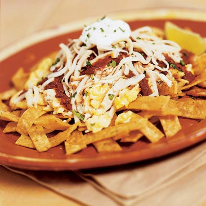 Chilaquiles con Pollo y Queso