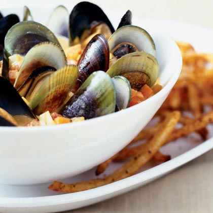 Curried Mussels with Oven Frites