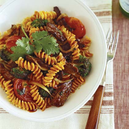 Beef with Tomatoes, Pasta, and Chili Sauce