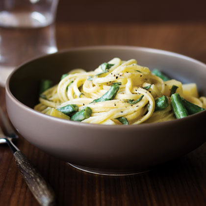Linguine with Gorgonzola, Potatoes, Green Beans, and Sage