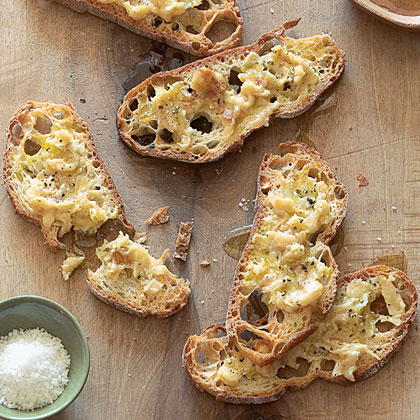 Roasted Garlic Toasts with Olio Nuovo Roasted Garlic Toasts with Olio Nuovo