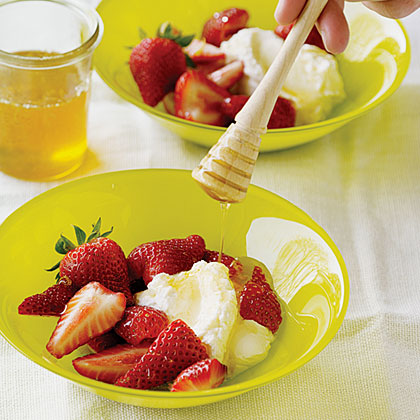 su-Strawberries with Fromage Blanc and Lemon Honey su-Strawberries with Fromage Blanc and Lemon Honey