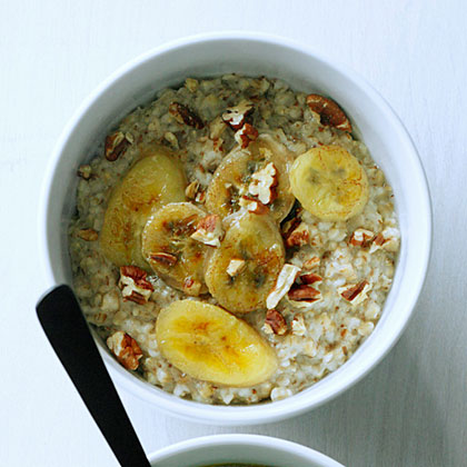 su-Steel-Cut Oatmeal with Toasted Pecans and Caramelized Bananas