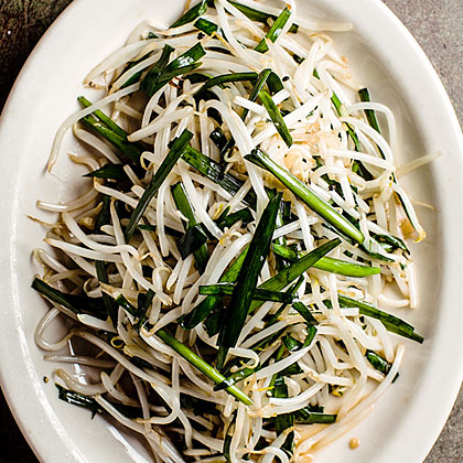 su-Stir-Fried Bean Sprouts and Chinese Chives