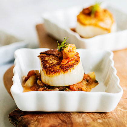 su-Seared Scallops with Tomato-Fennel Relish