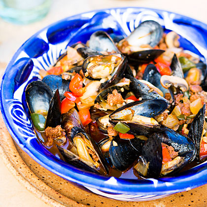 su-Mexican Mussels with Sausage, Mushrooms, and Chiles