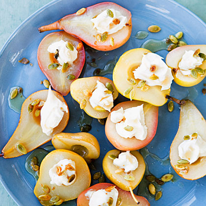 su-Sauvignon Blanc-Poached Pears with Spicy Pepitas su-Sauvignon Blanc-Poached Pears with Spicy Pepitas