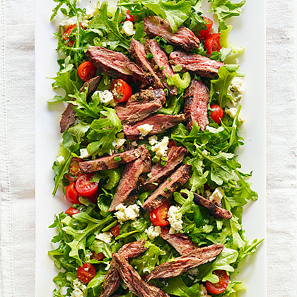 su-Steak Salad with Tomato and Blue Cheese