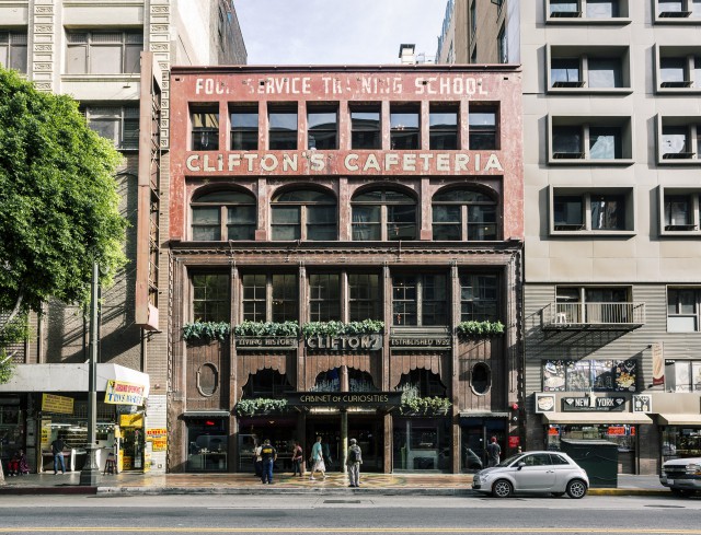 The giving season: A big-hearted classic returns to downtown L.A.