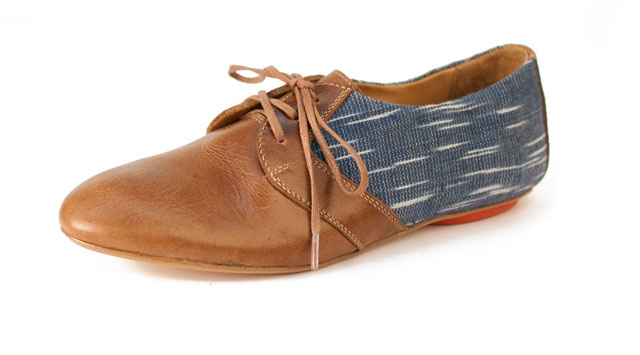 25 days of giveaways: Sseko’s caramel & chambray oxford