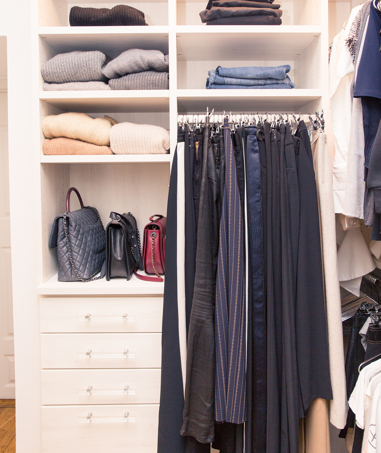 hang-pants-single-file