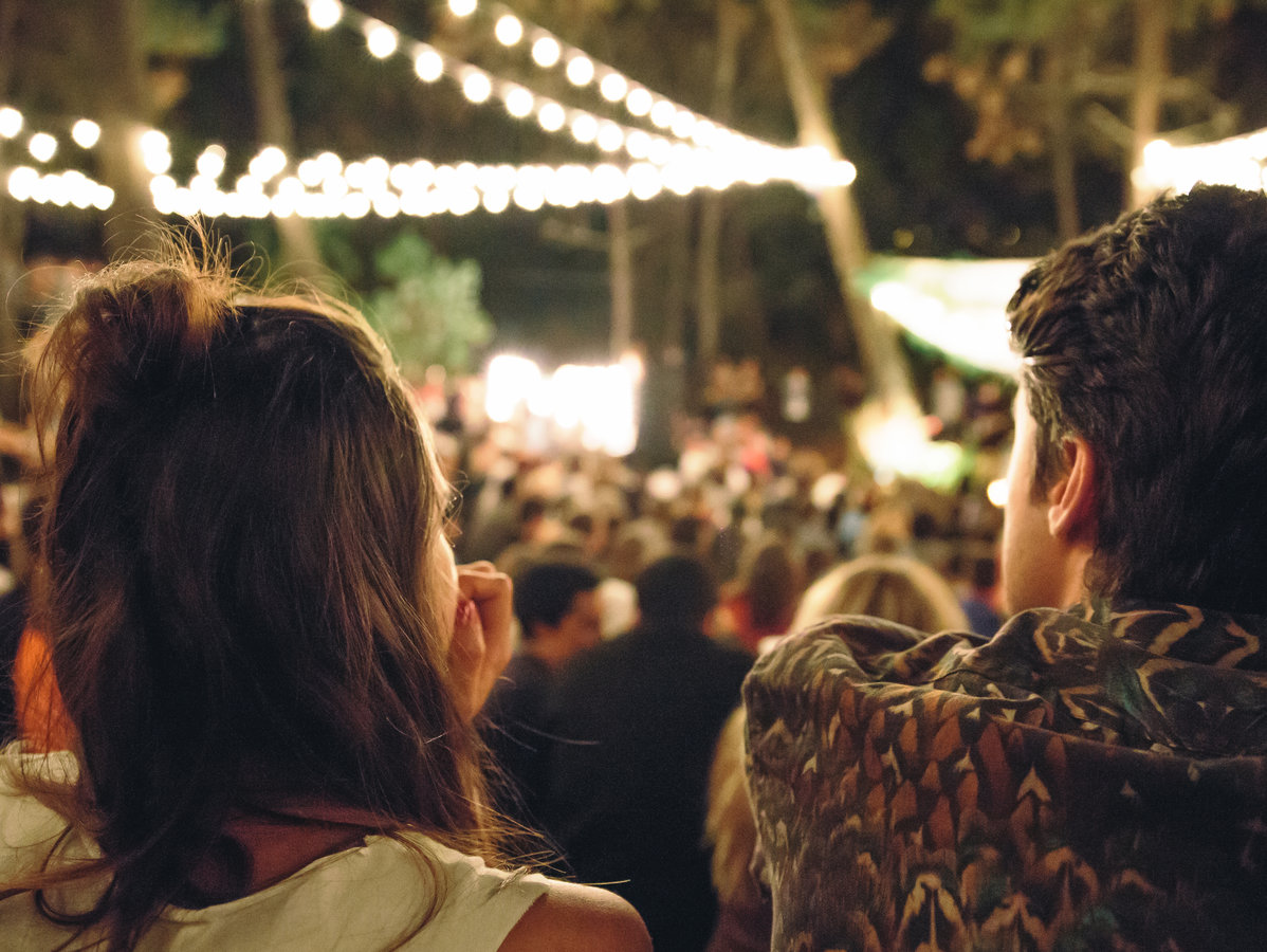 This New Tool Helps Long-Distance Couples Find the Cheapest Places to Meet in the Middle