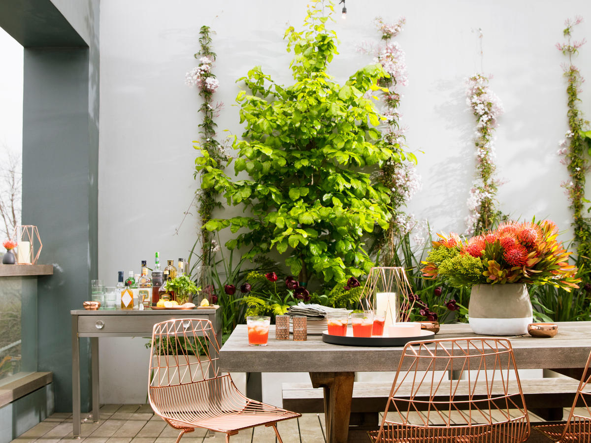 Outdoor Dining Room Set For Modern Landscape Design