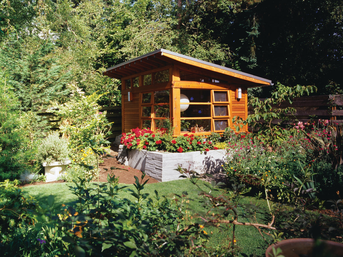 Cozy garden shelter - Sunset Magazine