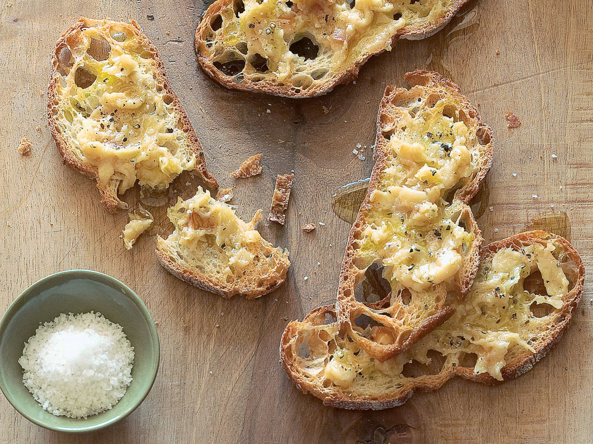 garlic bread with olive oil