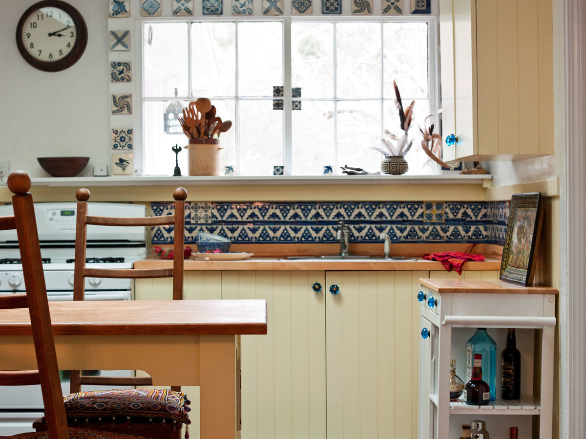 Tiled kitchen wall