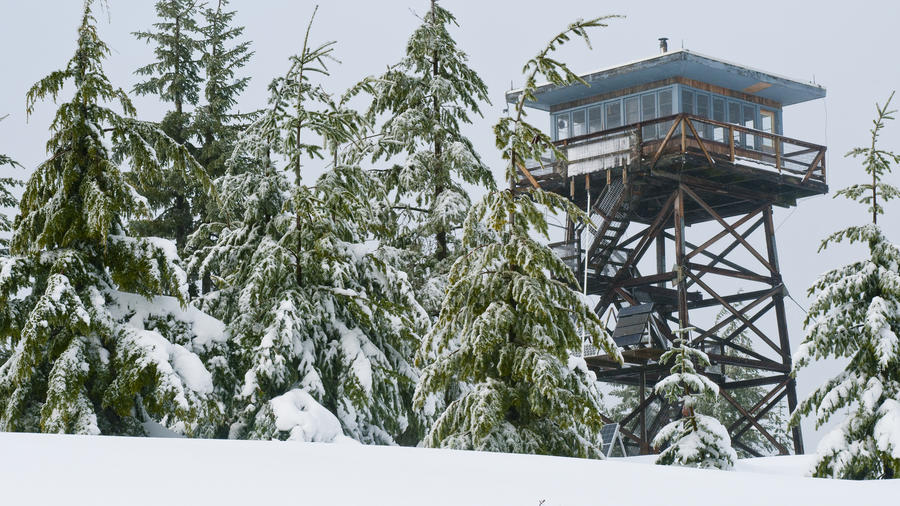Unusual hotel stays at fire lookout towers in Oregon