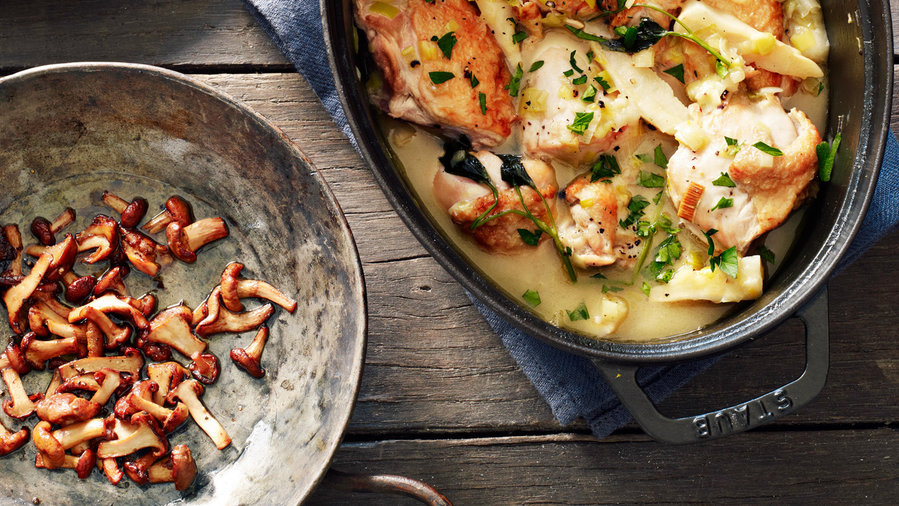 Chicken Fricassee with Parsley Roots and Chanterelle Mushrooms (1012)