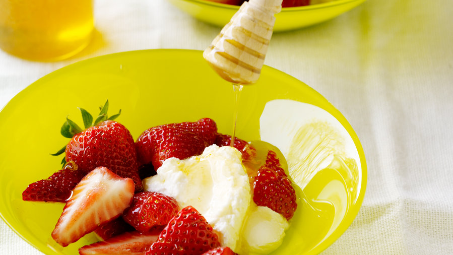 Strawberries with Fromage Blanc and Lemon Honey (1015)