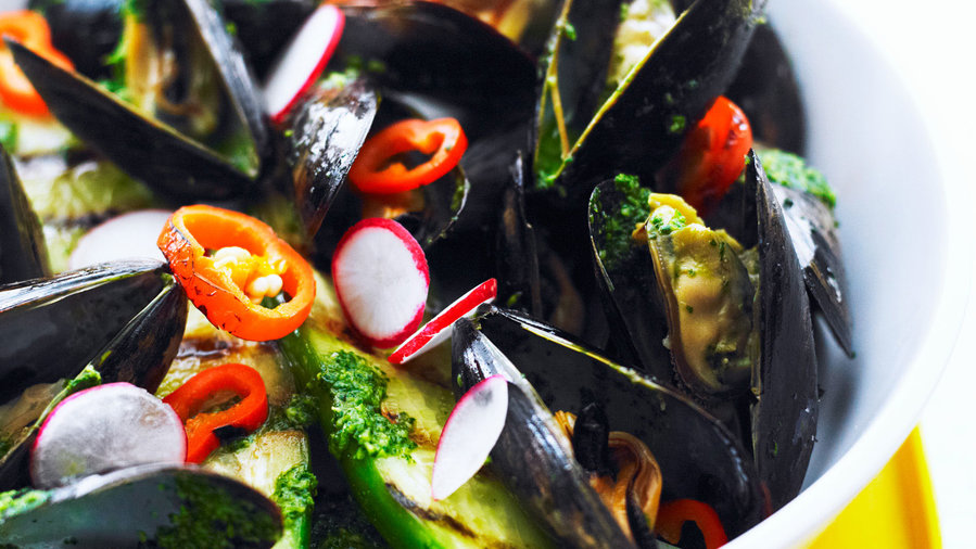 Cilantro: Grilled Mussels with Cilantro Bath (0413)