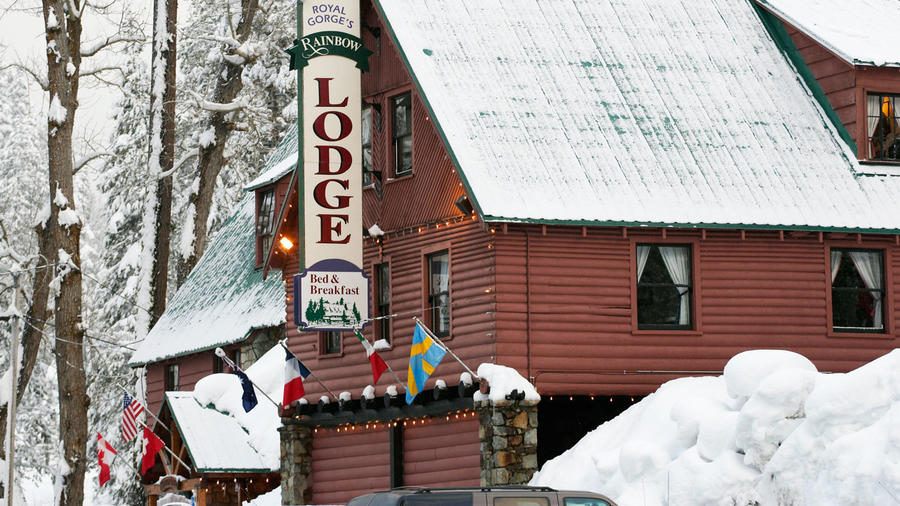 Scenic Skiing in Royal Gorge, California