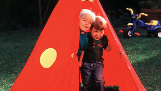 tipi-playhouse-put-up-the-tent