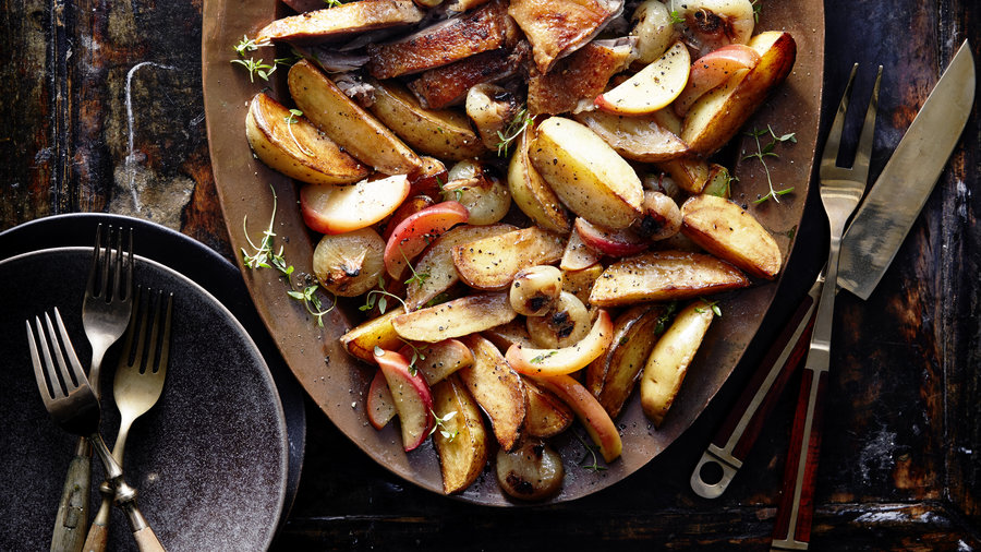 Roast Goose with Potatoes, Onions, and Apples (1216)