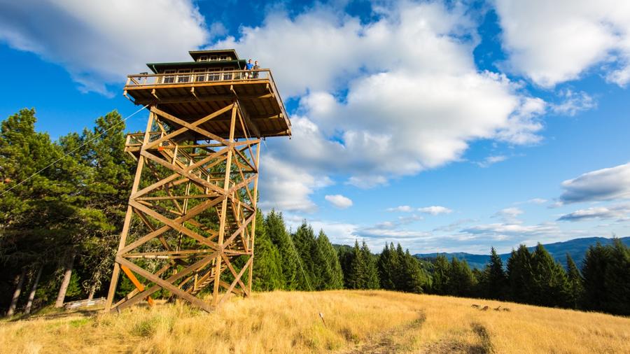 An Oregon fire-lookout home