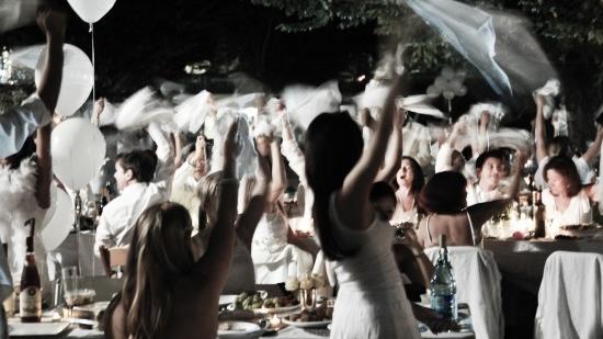 Al Fresco Dining, Flash Mob-Style